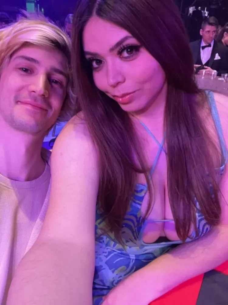 Felix Lengyel aka xqc girlfriend adept twitch streamer 